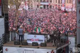 Coolsingel in Rotterdam viert kampioen Feyenoord samen met een optreden
