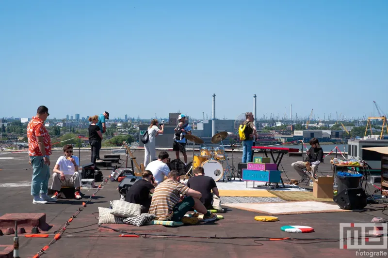 De bezoekers van de Rotterdamse Dakendagen op de Maassilo in Rotterdam