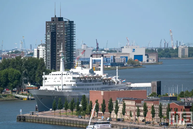 Het uitzicht vanaf de Maassilo op het ss Rotterdam tijdens de Rotterdamse Dakendagen