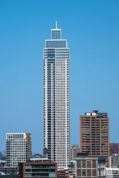 Het uitzicht op de Zalmhaventoren Rotterdam tijdens de Dakendagen