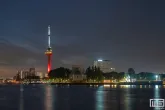 De Euromast Rotterdam in de kleuren rood/wit van Feyenoord Rotterdam tijdens het kampioenschap