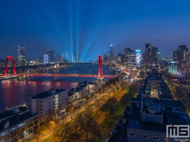 De mooie lichtshow van de viering van 150 jaar Holland America Line in Rotterdam