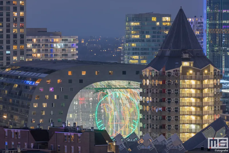 Het Potlood, Kubuswoningen en Markthal Rotterdam met het IFFR-logo