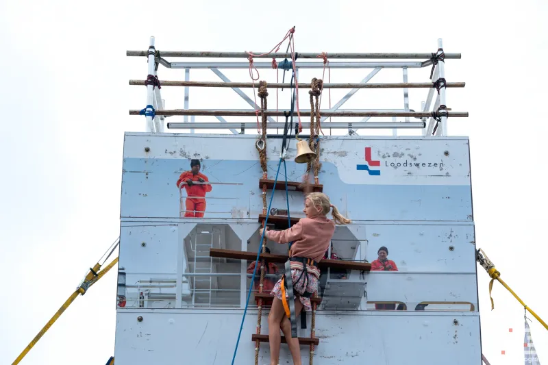 De klimwand van het Loodswezen tijdens de Wereldhavendagen Rotterdam