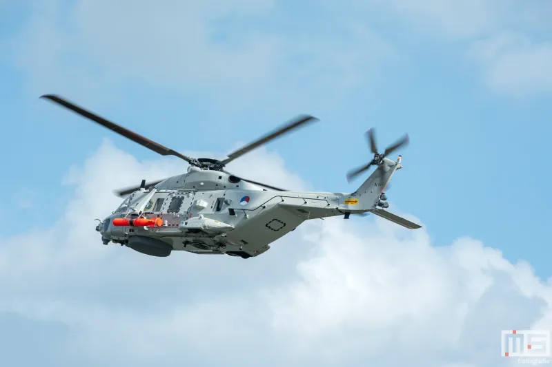 De NH90 met oranje torpedo bij de duikers op de Wereldhavendagen Rotterdam