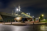 Te Koop | Het cruiseschip ss Rotterdam in Rotterdam Katendrecht in de avonduren