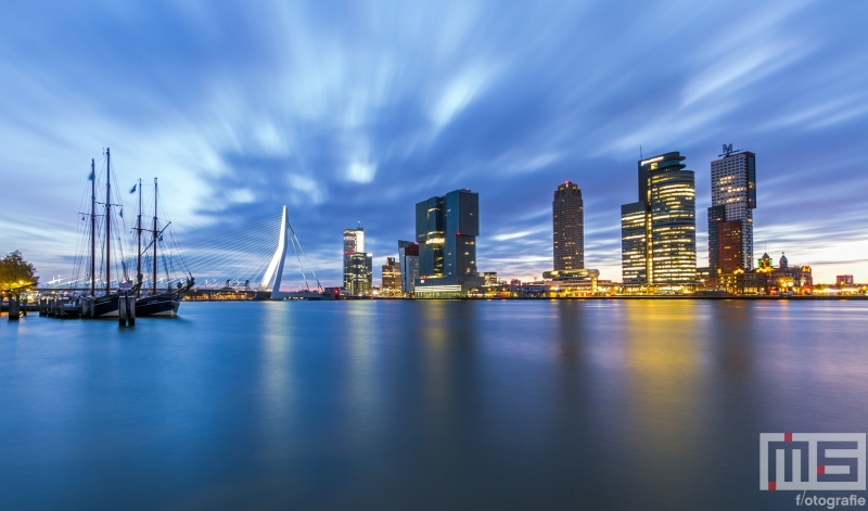 Te Koop | De skyline van Rotterdam vanuit de Veerhaven