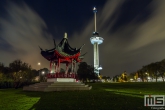 De Chinese pagode in het Euromastpark in Rotterdam by Night