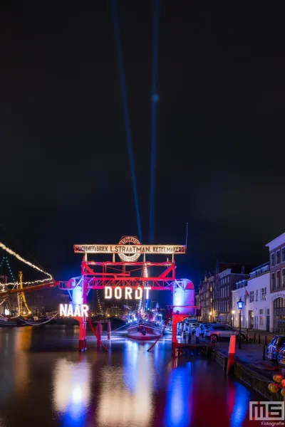 Dordtse Decemberdagen met het lichtschouwspel op stoomschip Pieter Boele