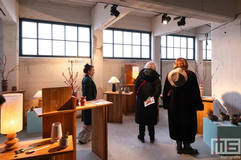 De handgemaakte objecten van Saudade Collective tijdens Object Rotterdam in het HAKA-gebouw