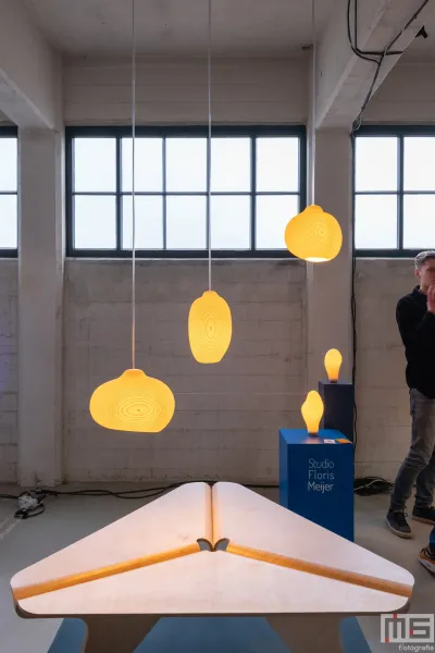 Het lichtkunst van Studio Floris Meijer tijdens de designbeurs Object Rotterdam in het HAKA-gebouw