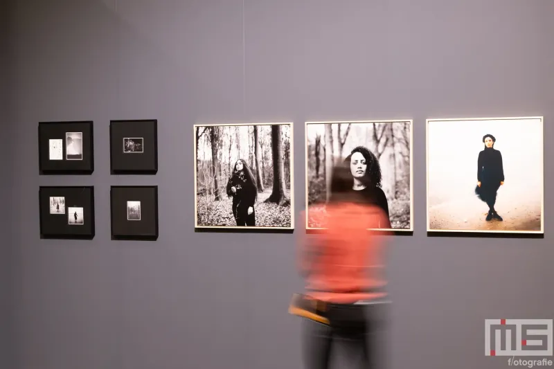 Een aantal foto's van Thana Faroq tijdens Art Rotterdam in de Van Nelle Fabriek in Rotterdam