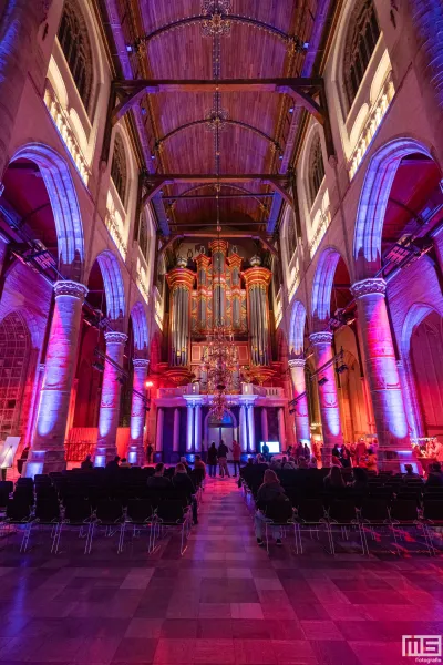 Het verlichte orgel van de Laurenskerk tijdens Museumnacht010 2024