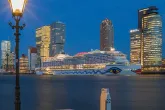 Te Koop | Het cruiseschip AIDA Prima vanuit de Veerhaven in Rotterdam
