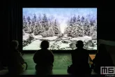 De bezoekers van Projections op de kunstbeurs Art Rotterdam 2025 in de Ahoy