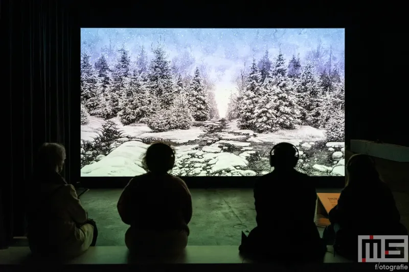 De bezoekers van Projections op de kunstbeurs Art Rotterdam 2025 in de Ahoy