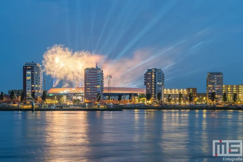 Te Koop | Di-rect speelt laatste concertreeks in het Feijenoord Stadion in Rotterdam