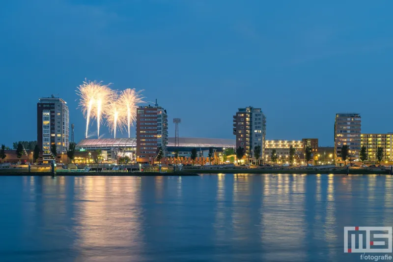 Te Koop | Di-rect speelt allerlaatste concert in het Feijenoord Stadion in Rotterdam