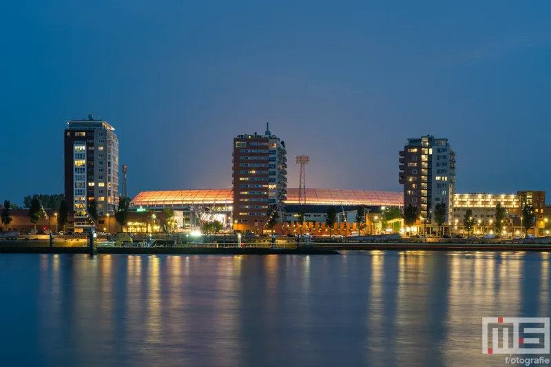 Di-rect treedt op tijdens het laatste muziekevenement in het Feijenoord Stadion