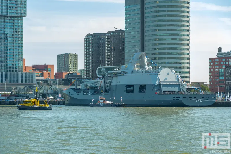 De marineschip A834 op de Wereldhavendagen in Rotterdam