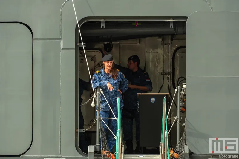 De bemanning van der Zr. Ms. Den Helder tijdens de Wereldhavendagen in Rotterdam