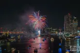De Wereldhavendagen 2025 in Rotterdam met het avondprogramma vol vuurwerk en entertainment