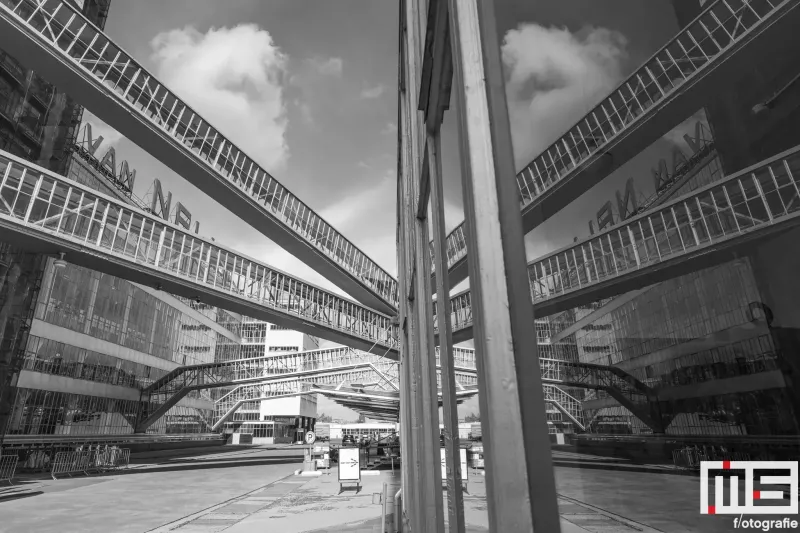 De reflectie Van Nelle Fabriek tijdens de Open Monumentendag Rotterdam