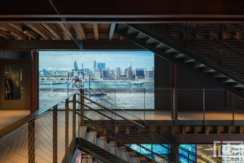 Nederlands Fotomuseum heropent in verbouwd Santos-pakhuis met de tentoonstelling Rotterdam in Focus