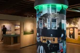 Nederlands Fotomuseum heropent in verbouwd Santos-pakhuis met schitterende peperbus