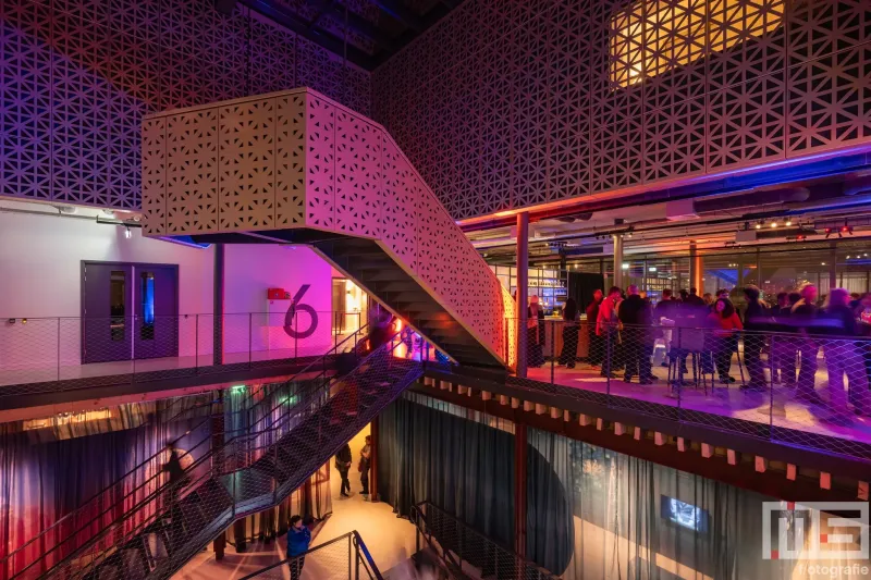 Nederlands Fotomuseum in Rotterdam heropent in verbouwd Santos-pakhuis in de nacht