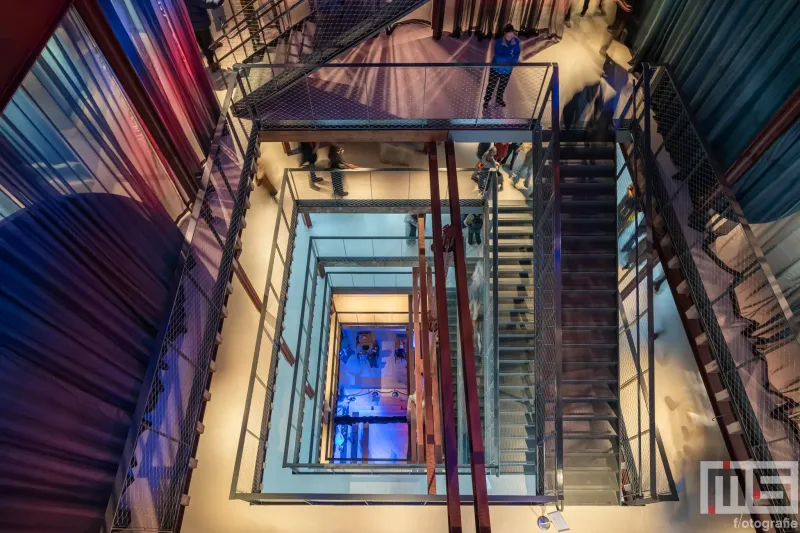Nederlands Fotomuseum heropent in verbouwd Santos-pakhuis in de avond