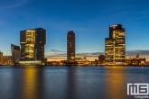 De Wilhelminapier in Rotterdam tijdens de zonsopkomst