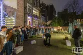 Een demonstratie in de tuin van het Belasting en Douane Museum tijdens Museumnacht010 Rotterdam in Rotterdam