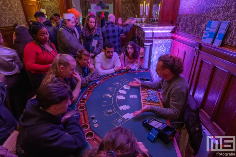 De pokertafels in het Belasting en Douane Museum tijdens Museumnacht010 Rotterdam 2026 in Rotterdam