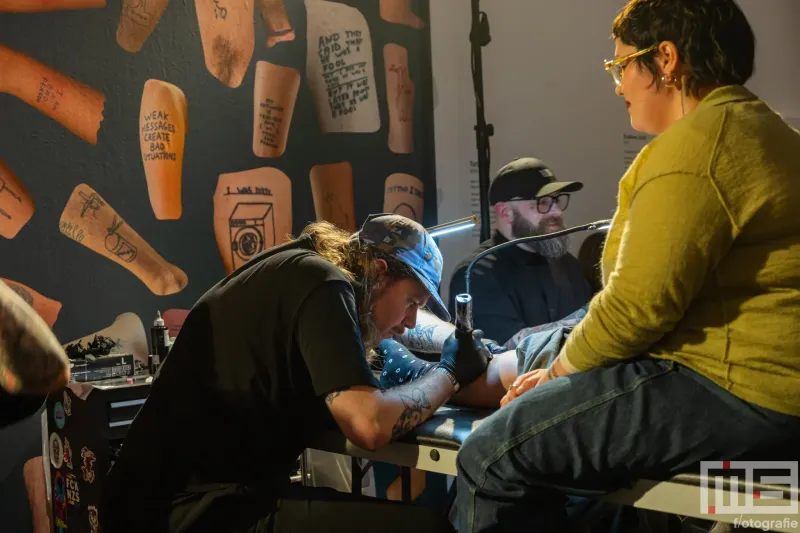 Tattoo's van David Shrigley in de Kunsthal tijdens Museumnacht010 Rotterdam 2026 in Rotterdam