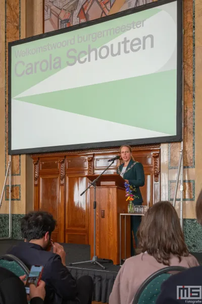 Burgermeester Carola Schouten tijdens de uitreiking van De Rotterdamse Kunstprijzen op het stadhuis in Rotterdam