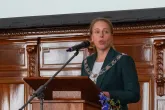 Burgermeester Carola Schouten tijdens de uitreiking van De Rotterdamse Kunstprijzen 2026 op het stadhuis in Rotterdam