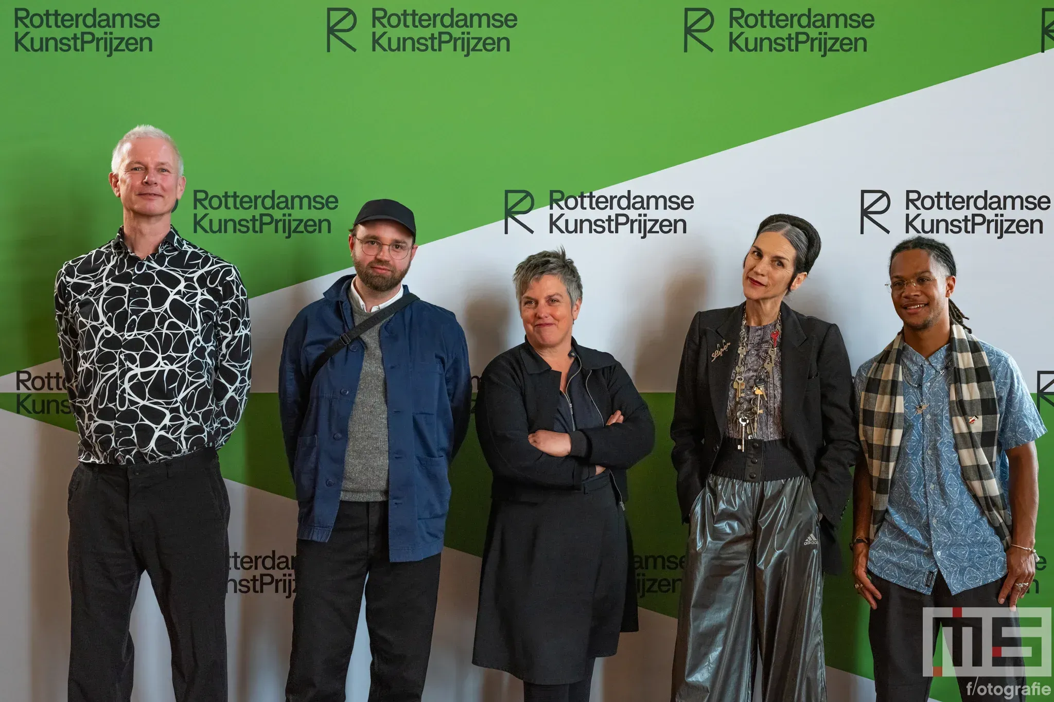 Alle winnaars van de De Rotterdamse Kunstprijzen op het stadhuis in Rotterdam