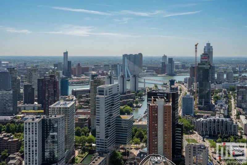 Het uitzicht op de skyline vanuit de POST Rotterdam tijdens de Dag en Nacht van de Architectuur in Rotterdam