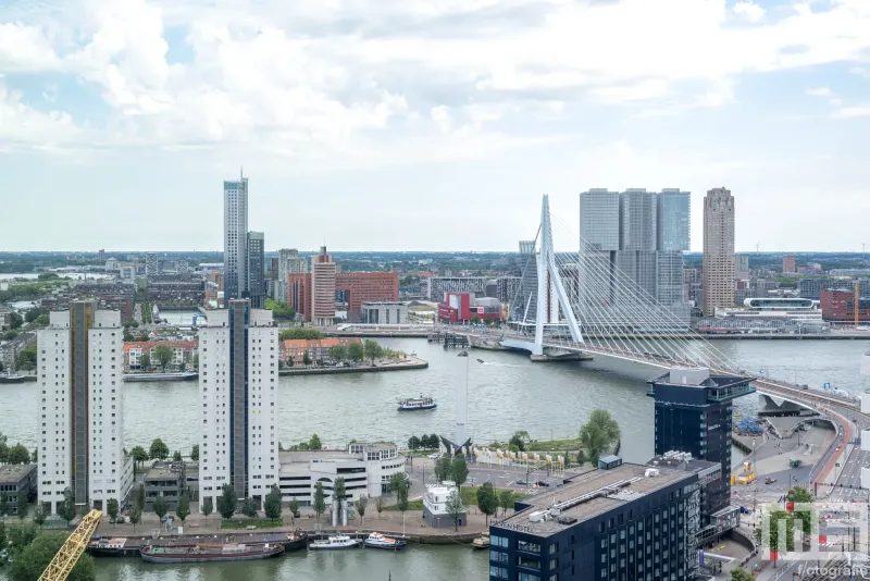 De skyline vanuit De Baantoren tijdens de Dag en Nacht van de Architectuur in Rotterdam