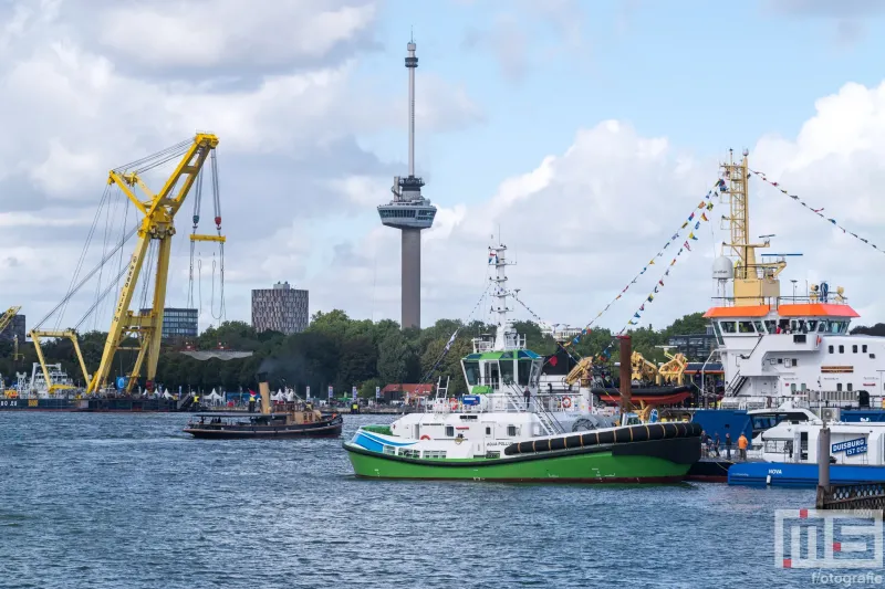 Sleepboot Aqua Pollux op de Maas tijdens de Wereldhavendagen 2026