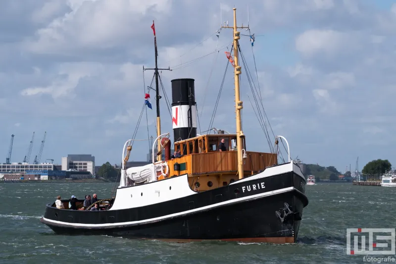 De historische sleepboot Furie tijdens de Wereldhavendagen 2026