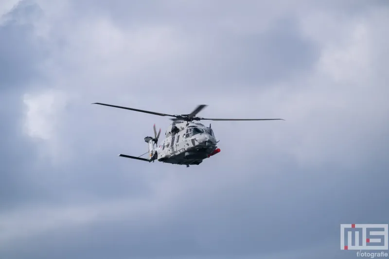 Een NH90-helikopter van Defensie boven Rotterdam tijdens de Wereldhavendagen-2026-rotterdam-helikopter-nh90-31057-17
