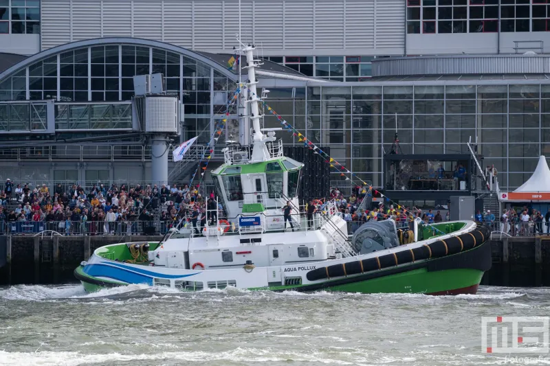 Sleepboot Aqua Pollux op de Maas tijdens de Havendagen