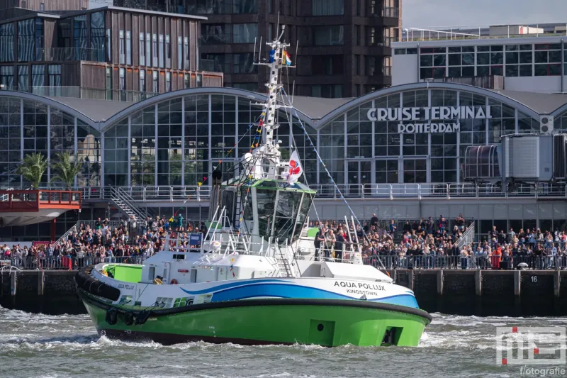 Aqua Pollux tijdens de maritieme shows van de Wereldhavendagen