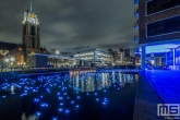 De Laurenskerk met kerstlampjes in de Delftsevaart in Rotterdam