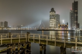 Te Koop | Het mistige uitzicht op de Wilhelminapier in Rotterdam vanuit Katendrecht