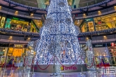 De kerstboom in de centrale hal van winkelcentrum Arenas de Barcelona