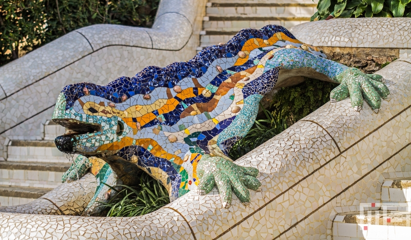 Het kunstwerk El Drac in Parc Guell in Barcelona