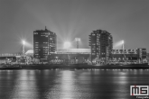 Het Feyenoord Stadion De Kuip in Rotterdam tijdens een speelavond in zwart/wit